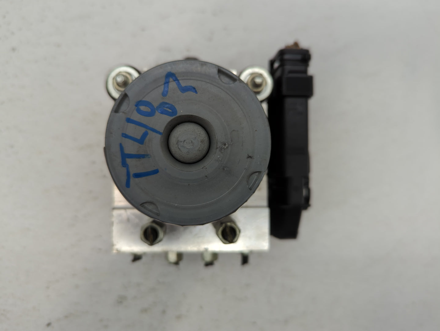 2011-2013 Infiniti G37 ABS Pump Control Module Replacement P/N:47660 1NM0C Fits Fits 2011 2012 2013 2015 OEM Used Auto Parts