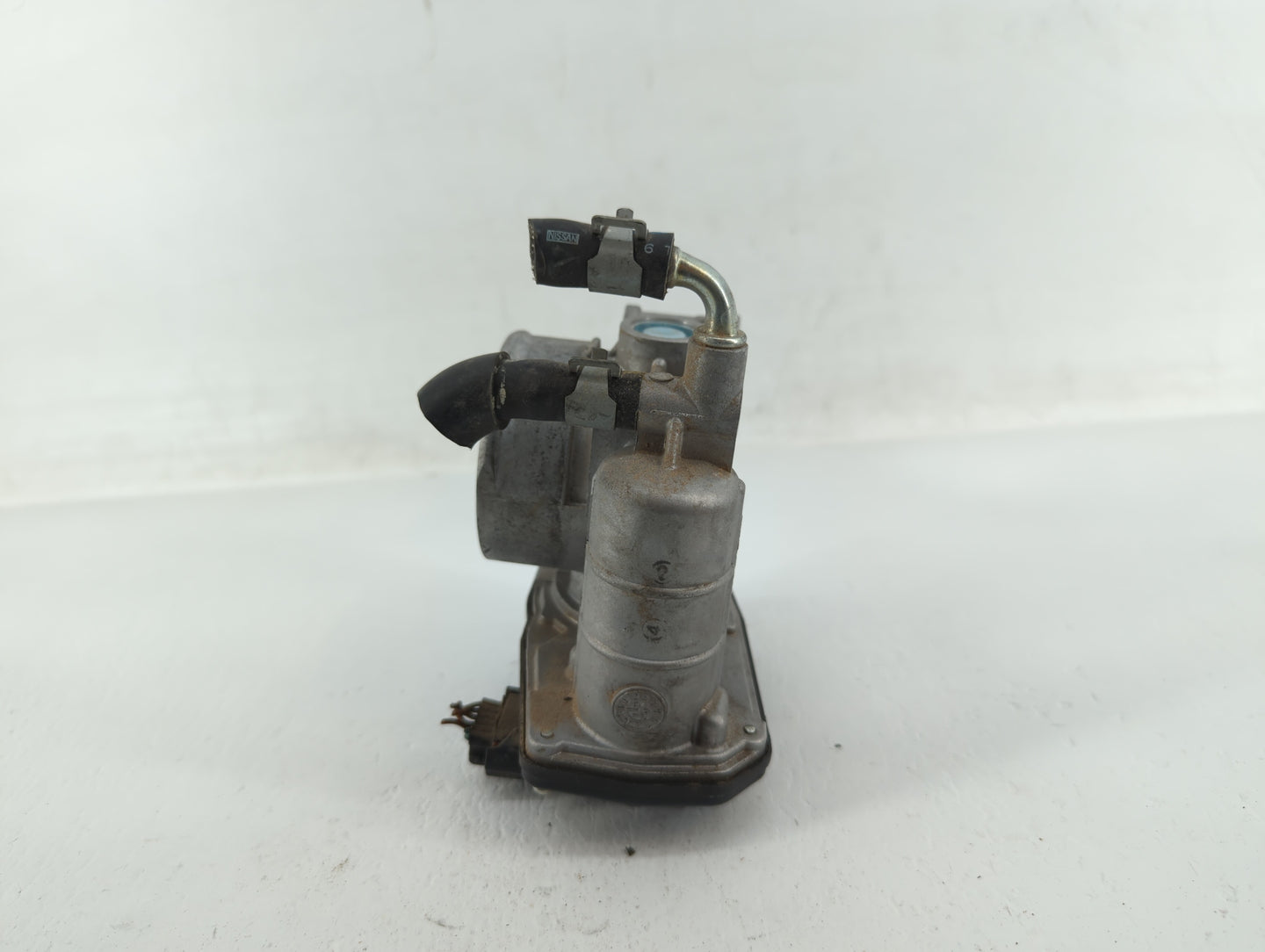 2011-2013 Infiniti M37 Throttle Body P/N:526-02 RME60-21 Fits OEM Used Auto Parts - Oemusedautoparts1.com