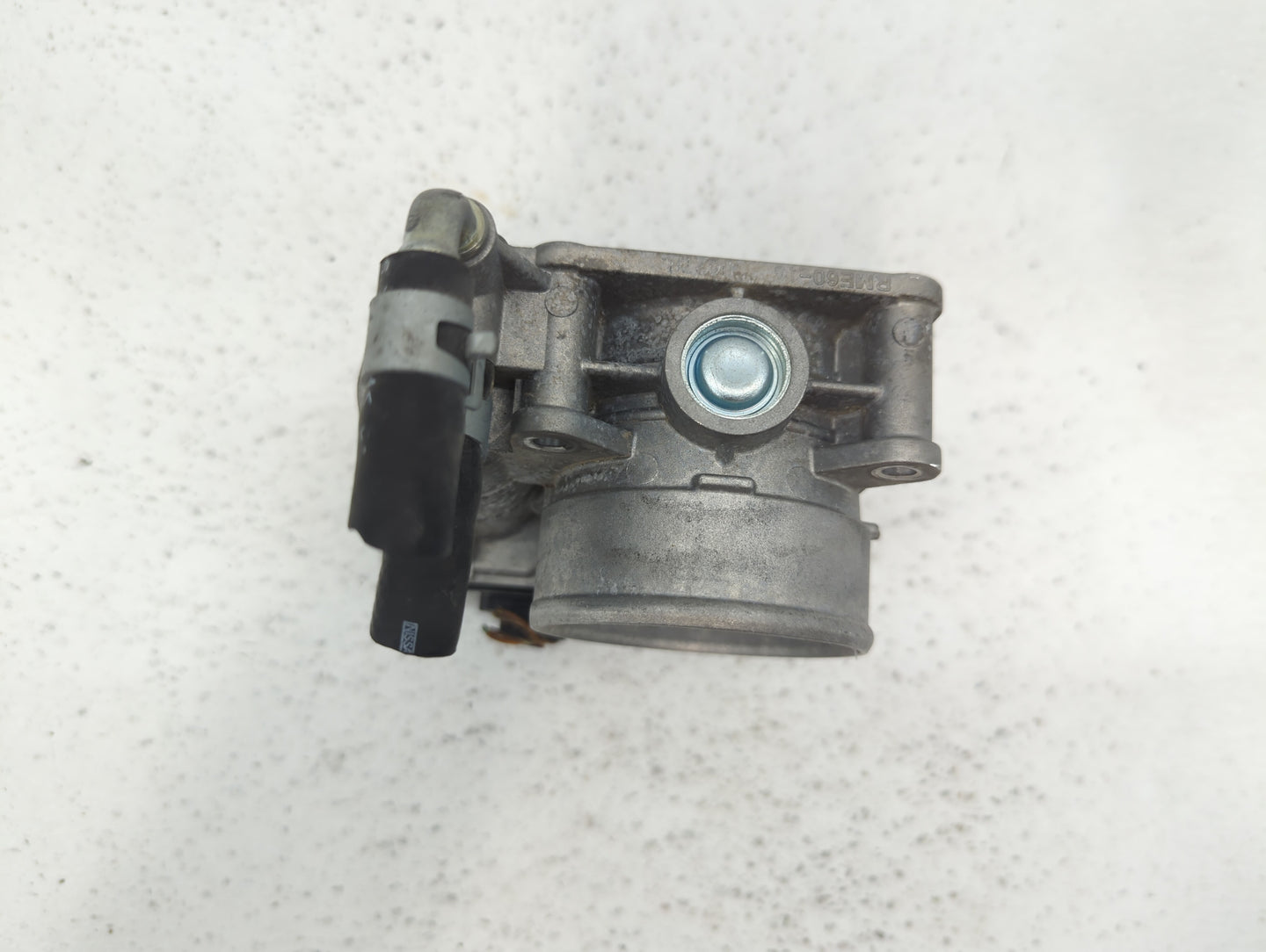 2011-2013 Infiniti M37 Throttle Body P/N:526-01 526-02 Fits OEM Used Auto Parts - Oemusedautoparts1.com