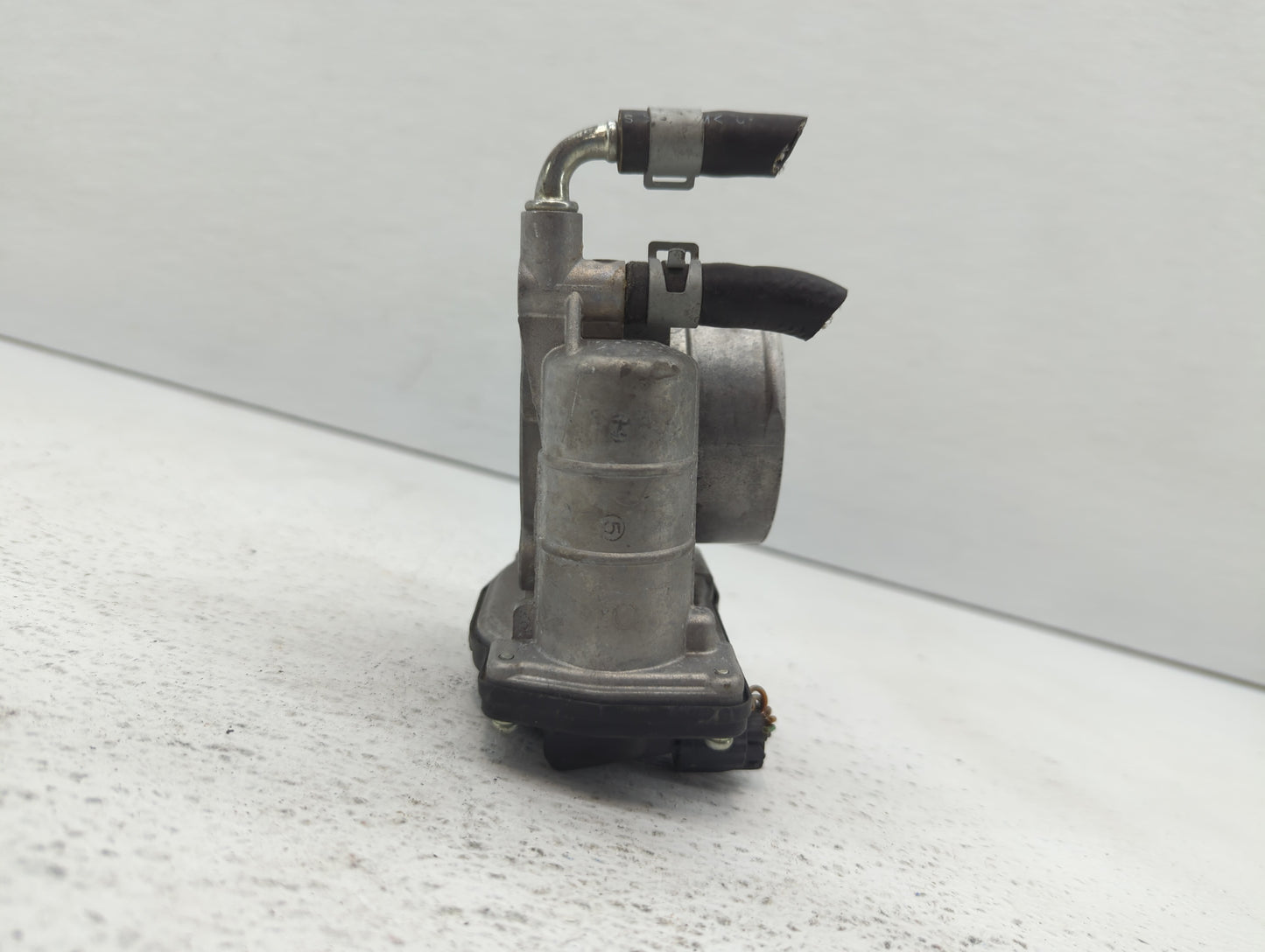 2011-2013 Infiniti M37 Throttle Body P/N:526-01 526-02 Fits OEM Used Auto Parts - Oemusedautoparts1.com