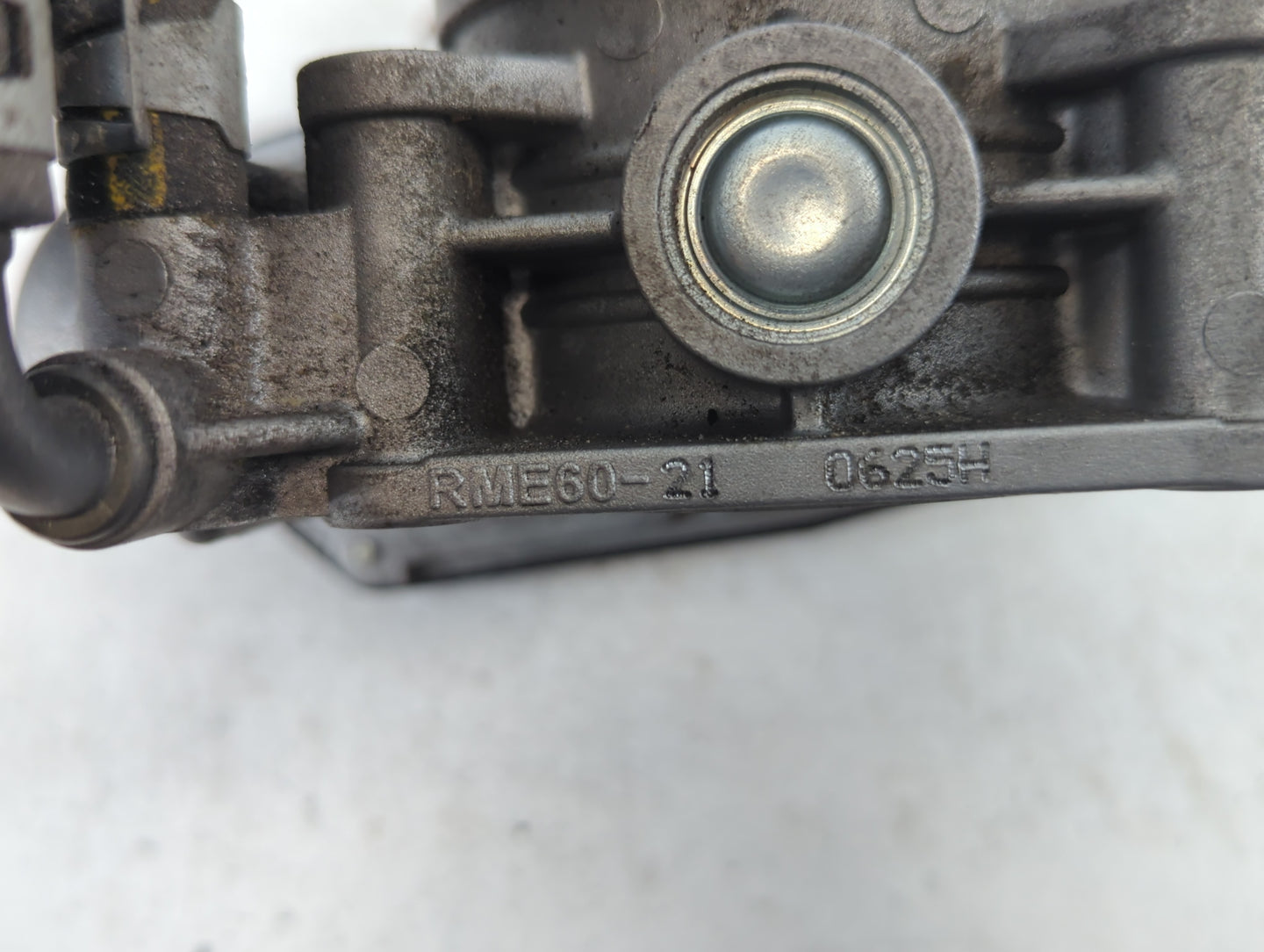 2011-2013 Infiniti M37 Throttle Body P/N:RME60-21 0625H Fits OEM Used Auto Parts - Oemusedautoparts1.com