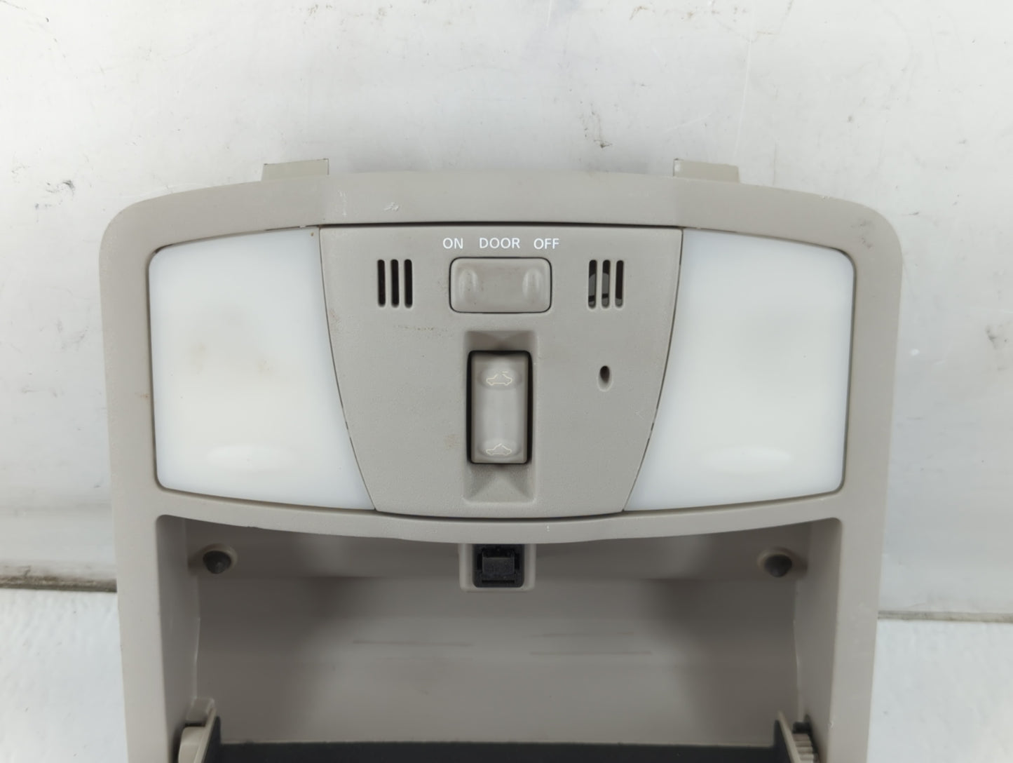 2011-2013 Infiniti Qx56 Overhead Roof Console - Oemusedautoparts1.com