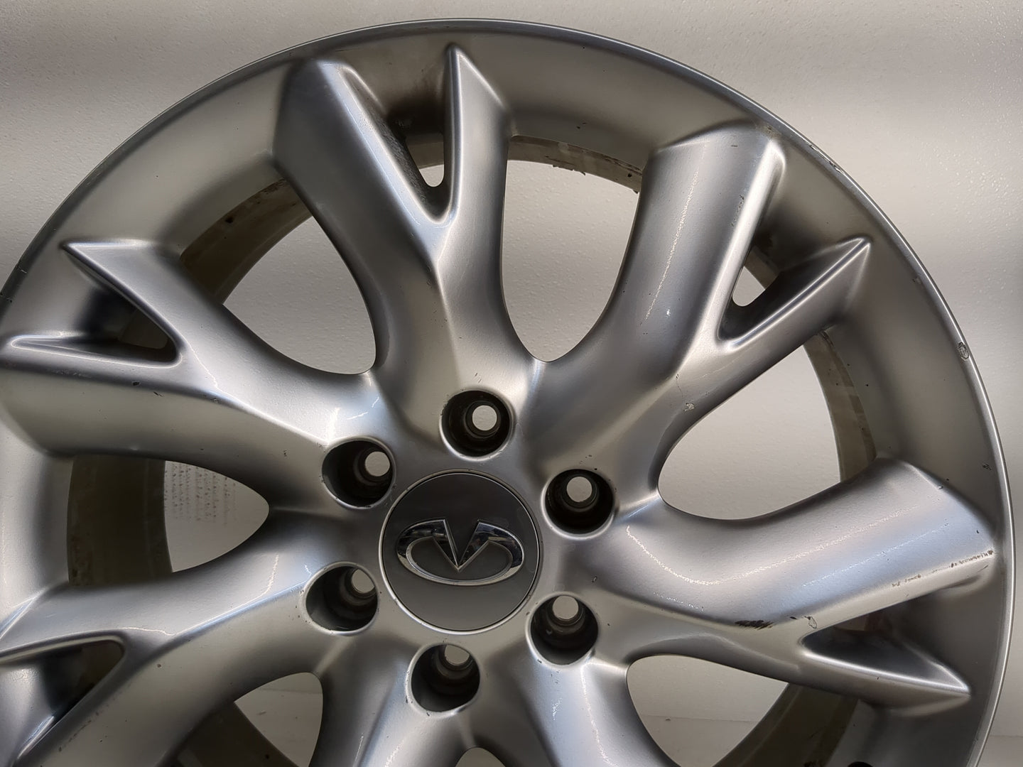 2011-2013 Infiniti Qx56 Oem Wheel Rim 1148650 - Oemusedautoparts1.com