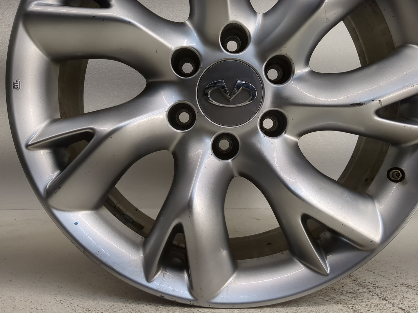 2011-2013 Infiniti Qx56 Oem Wheel Rim 1148650 - Oemusedautoparts1.com