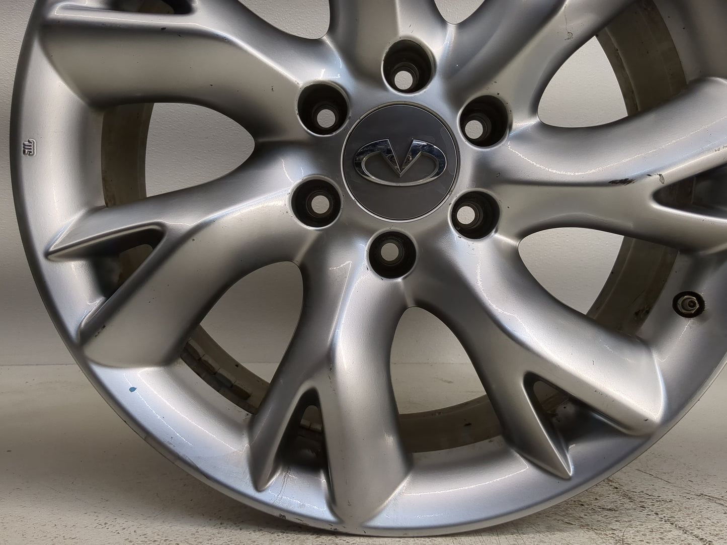 2011-2013 Infiniti Qx56 Oem Wheel Rim 1148650 - Oemusedautoparts1.com