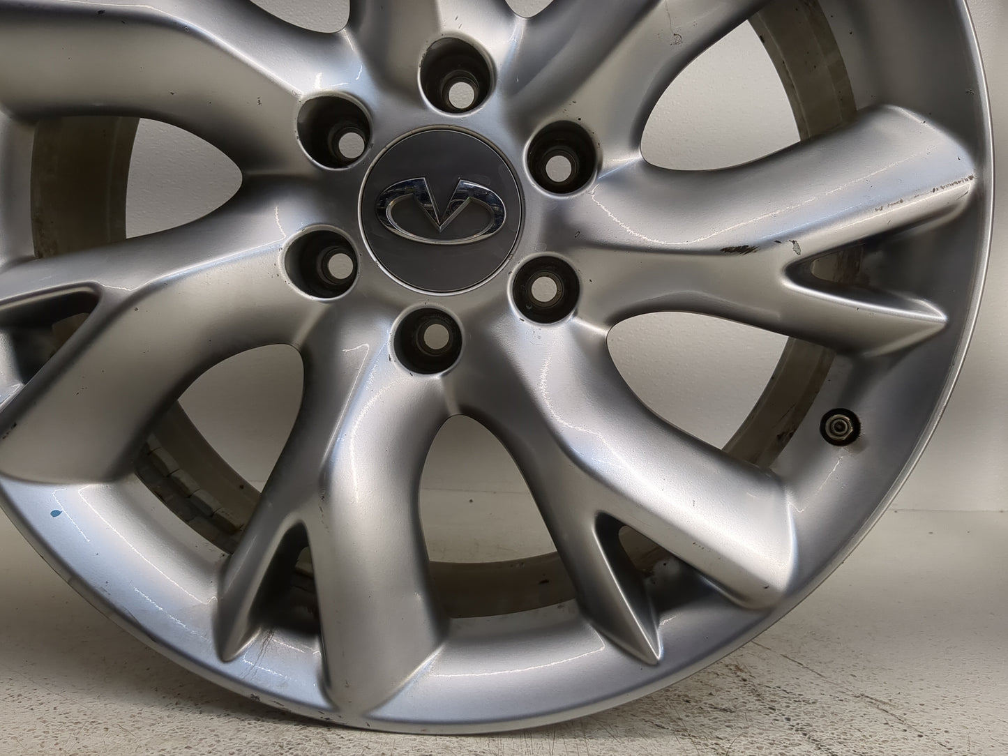 2011-2013 Infiniti Qx56 Oem Wheel Rim 1148650 - Oemusedautoparts1.com