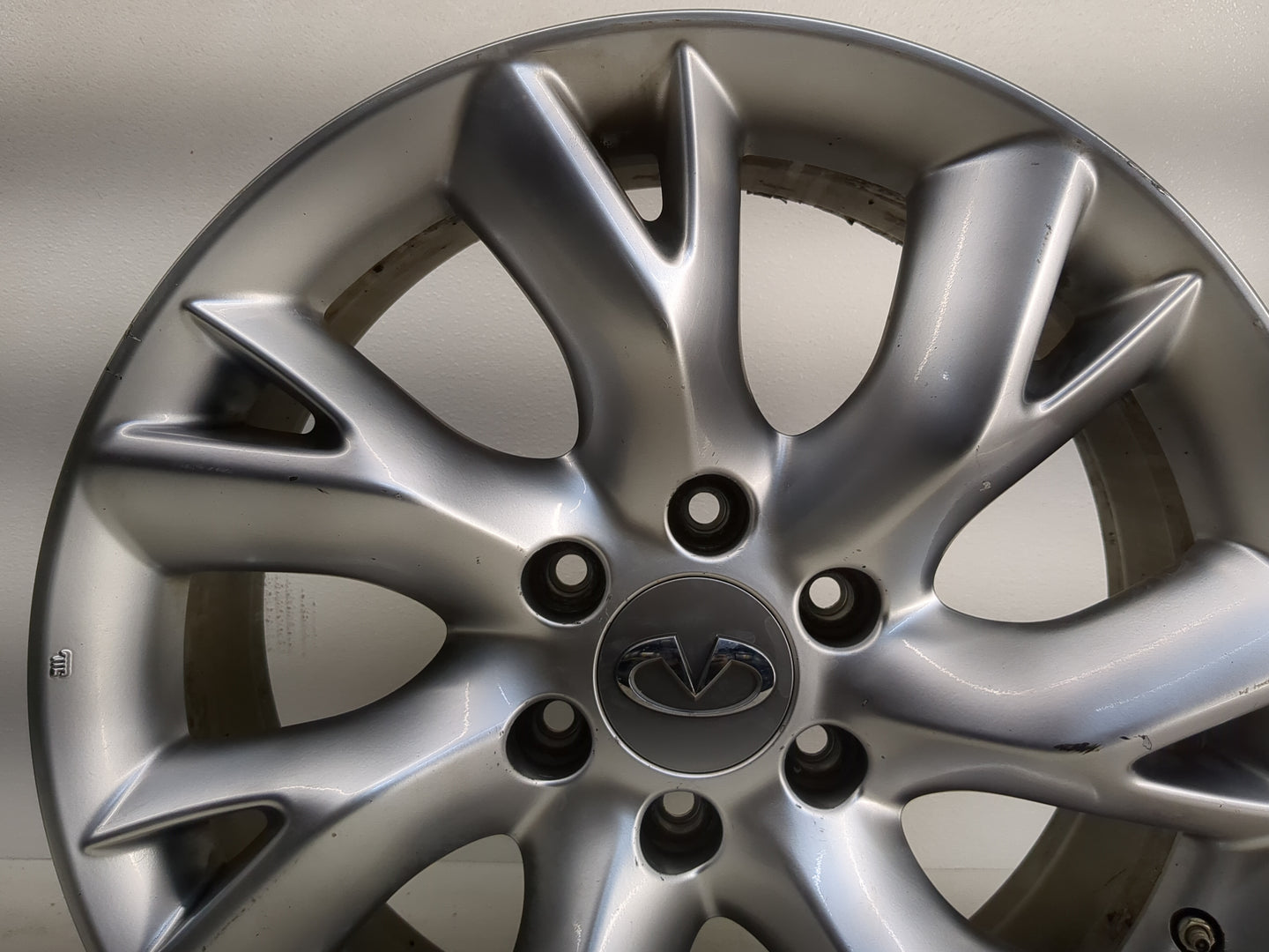 2011-2013 Infiniti Qx56 Oem Wheel Rim - Oemusedautoparts1.com