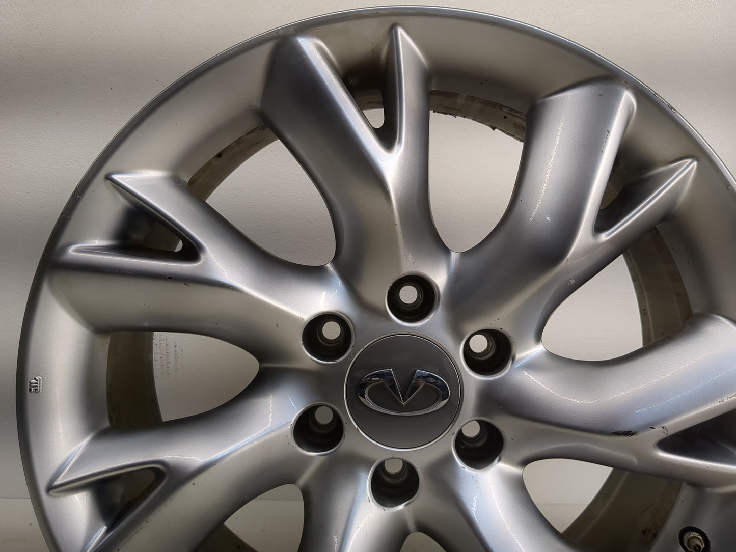 2011-2013 Infiniti Qx56 Oem Wheel Rim - Oemusedautoparts1.com