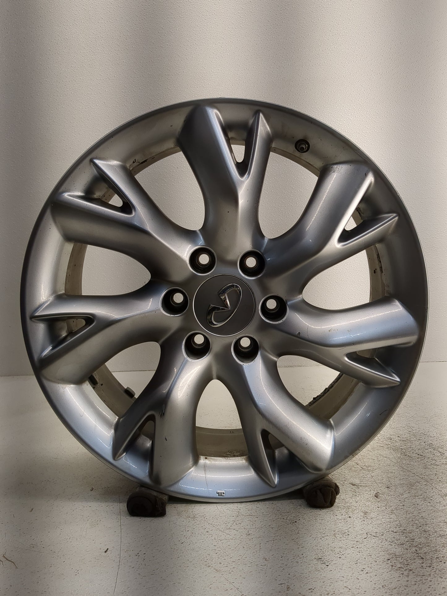 2011-2013 Infiniti Qx56 Oem Wheel Rim - Oemusedautoparts1.com