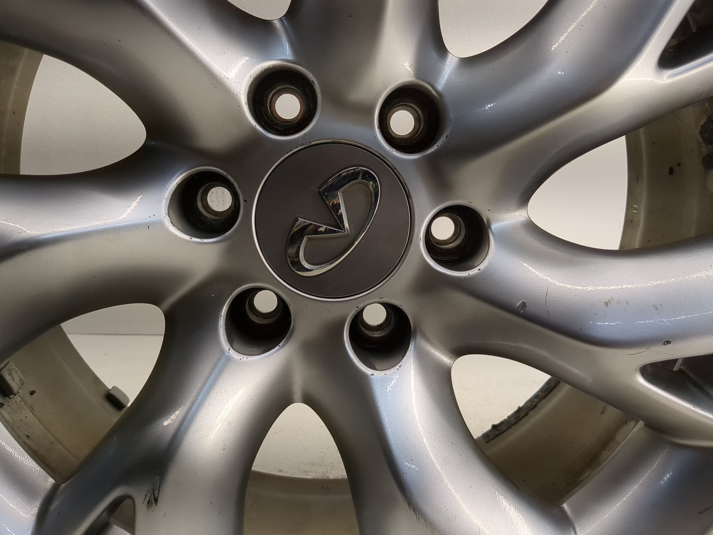 2011-2013 Infiniti Qx56 Oem Wheel Rim 1148651 - Oemusedautoparts1.com