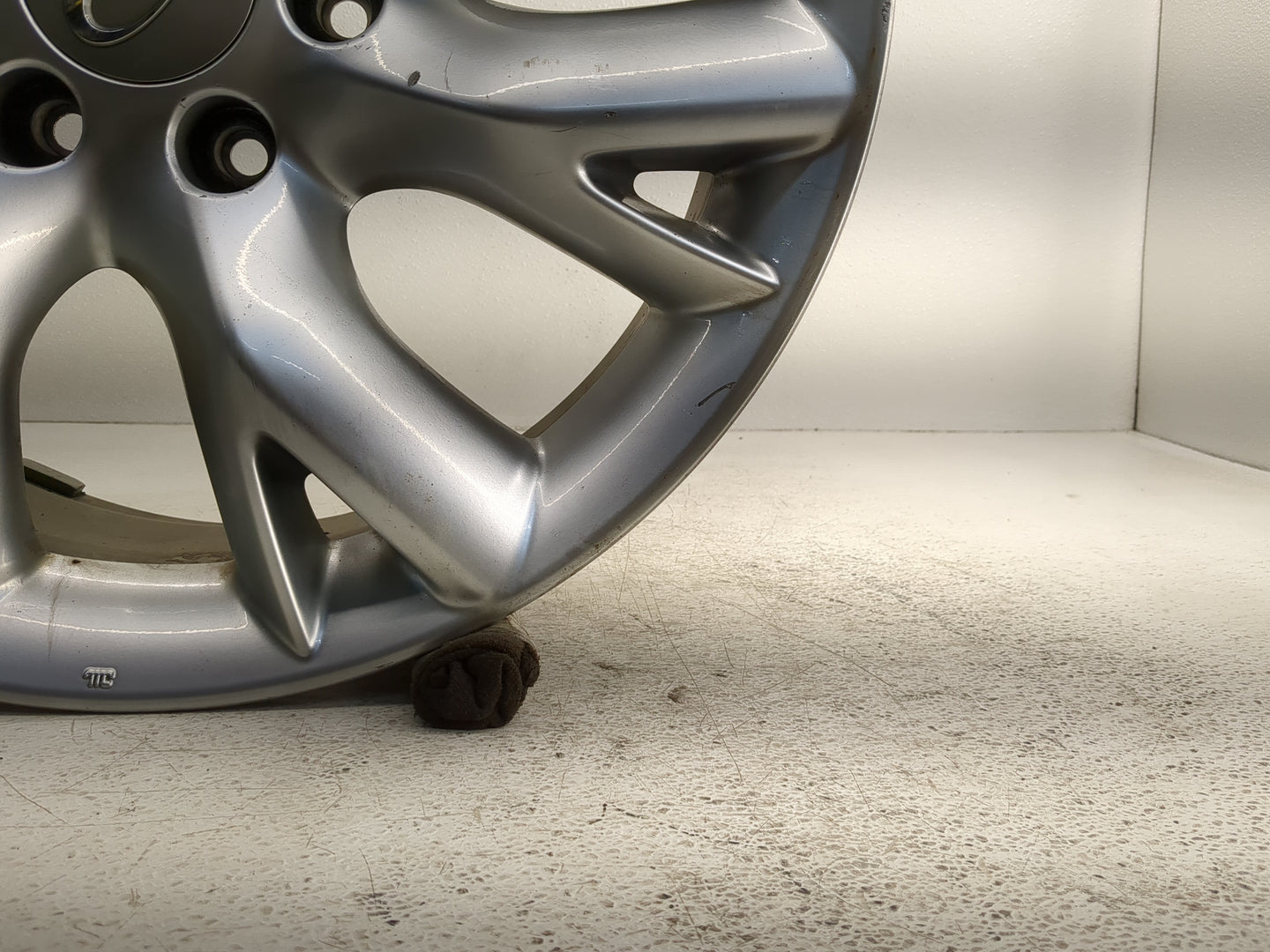 2011-2013 Infiniti Qx56 Oem Wheel Rim - Oemusedautoparts1.com