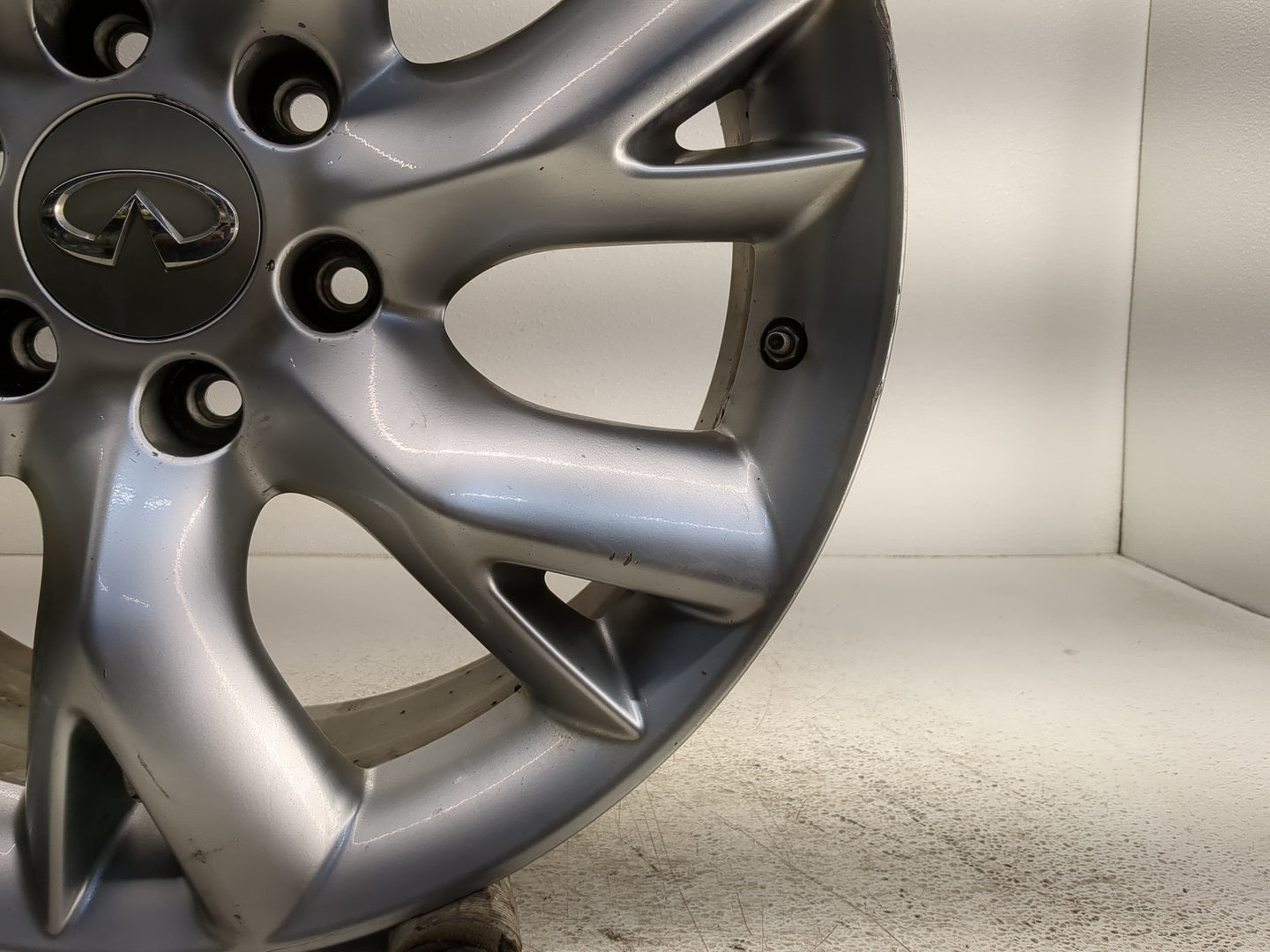 2011-2013 Infiniti Qx56 Oem Wheel Rim - Oemusedautoparts1.com