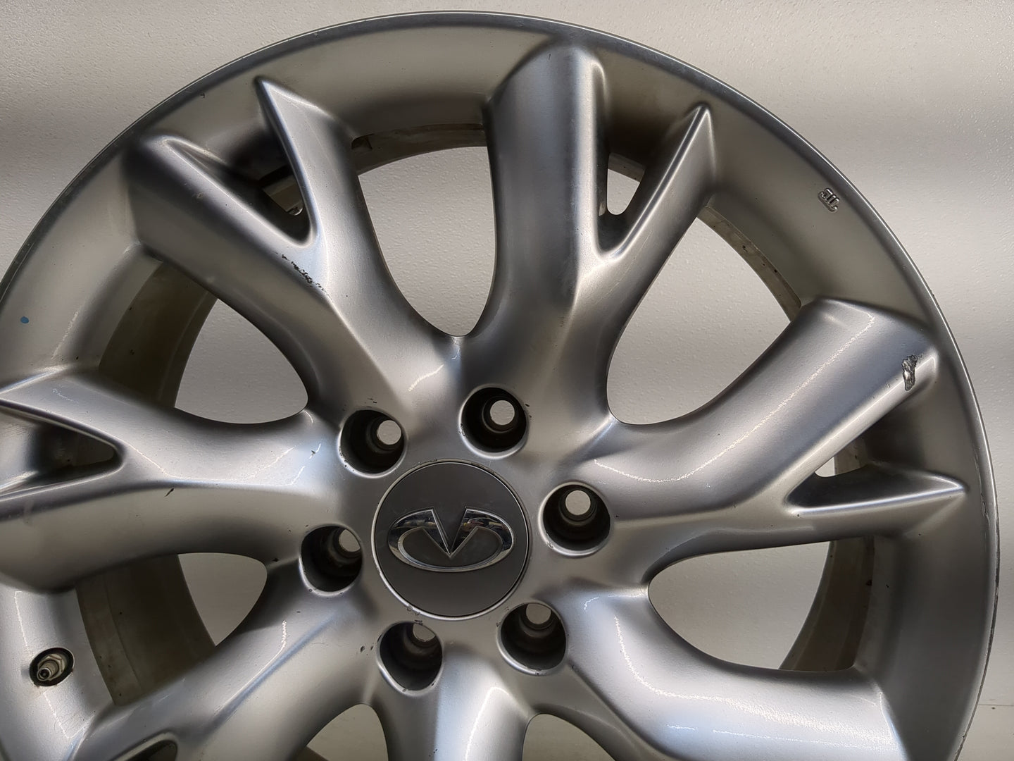 2011-2013 Infiniti Qx56 Oem Wheel Rim 1148653 - Oemusedautoparts1.com