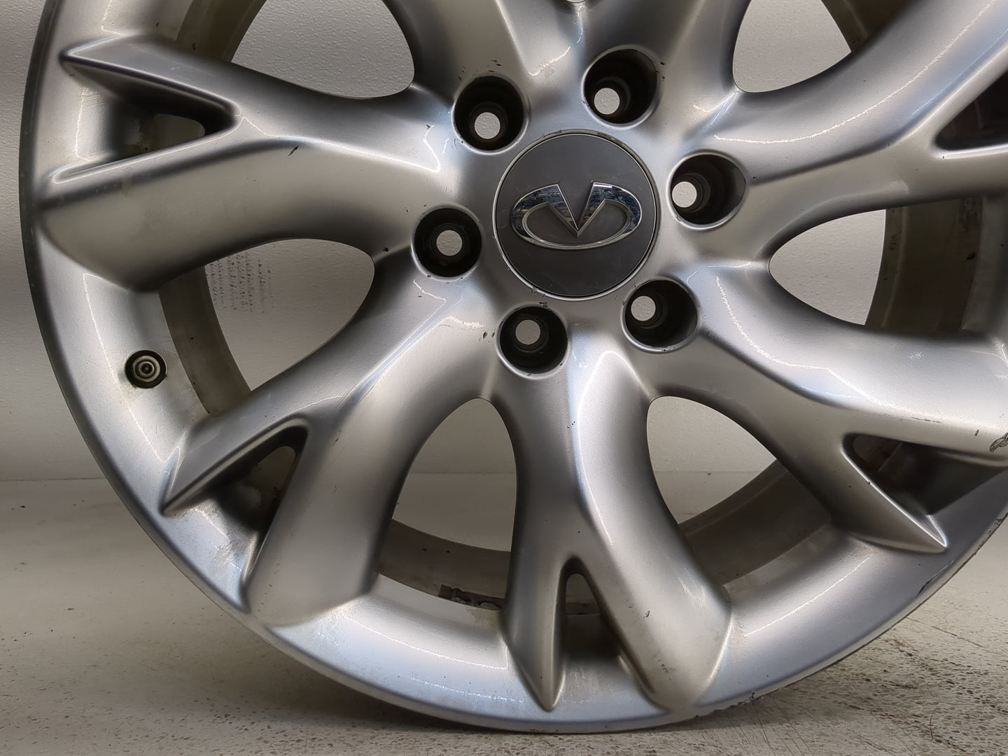 2011-2013 Infiniti Qx56 Oem Wheel Rim 1148653 - Oemusedautoparts1.com