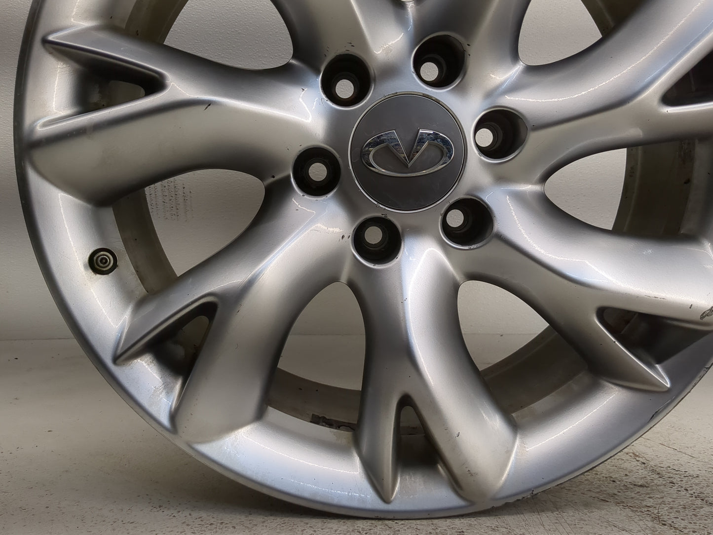 2011-2013 Infiniti Qx56 Oem Wheel Rim 1148653 - Oemusedautoparts1.com