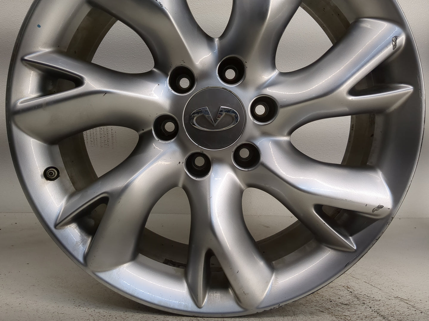 2011-2013 Infiniti Qx56 Oem Wheel Rim 1148653 - Oemusedautoparts1.com