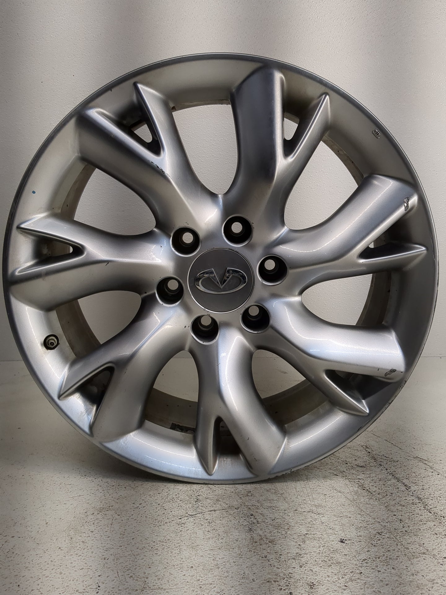 2011-2013 Infiniti Qx56 Oem Wheel Rim 1148653 - Oemusedautoparts1.com