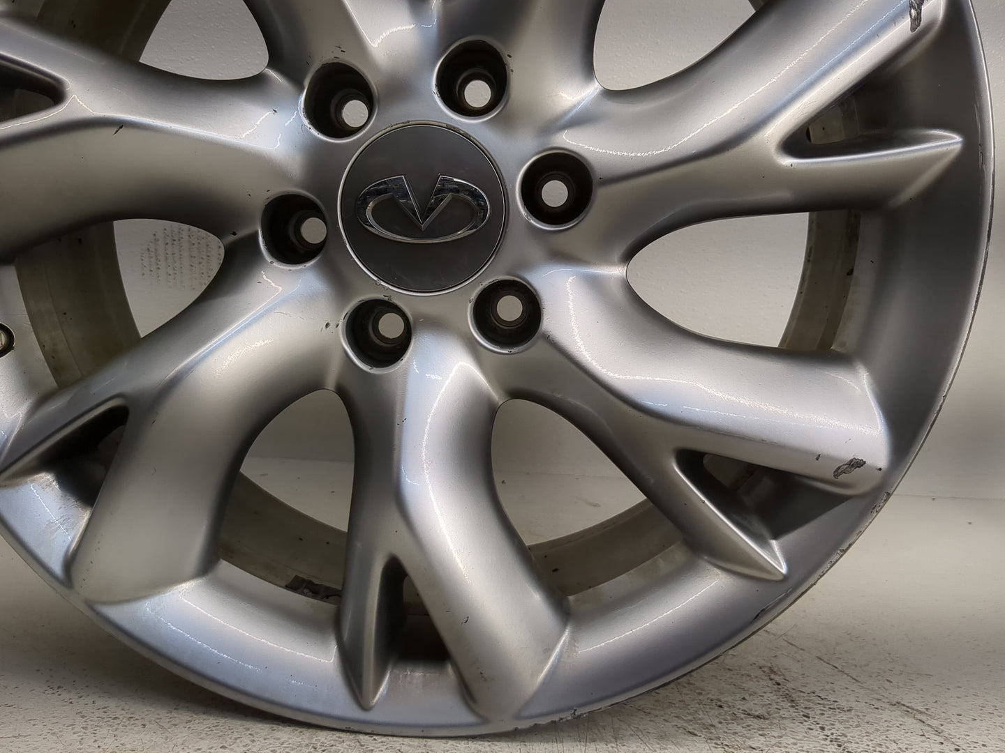 2011-2013 Infiniti Qx56 Oem Wheel Rim 1148653 - Oemusedautoparts1.com