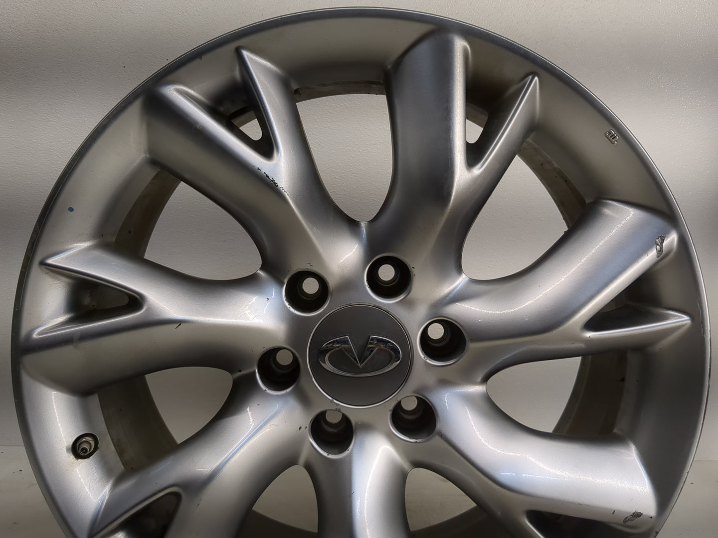 2011-2013 Infiniti Qx56 Oem Wheel Rim - Oemusedautoparts1.com