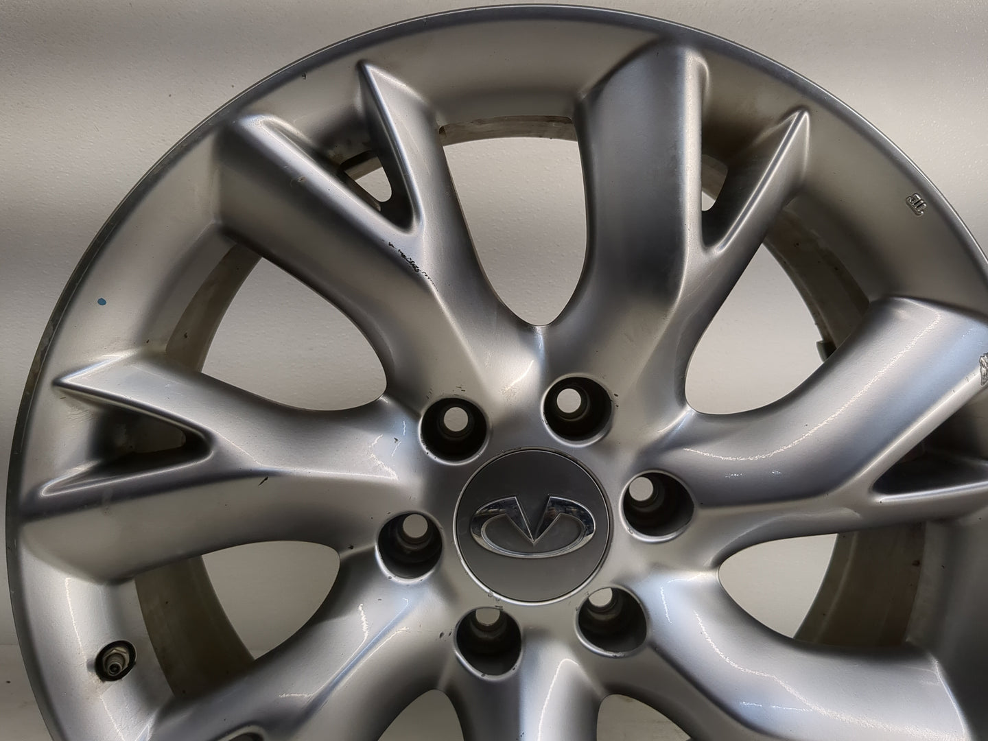 2011-2013 Infiniti Qx56 Oem Wheel Rim 1148653 - Oemusedautoparts1.com