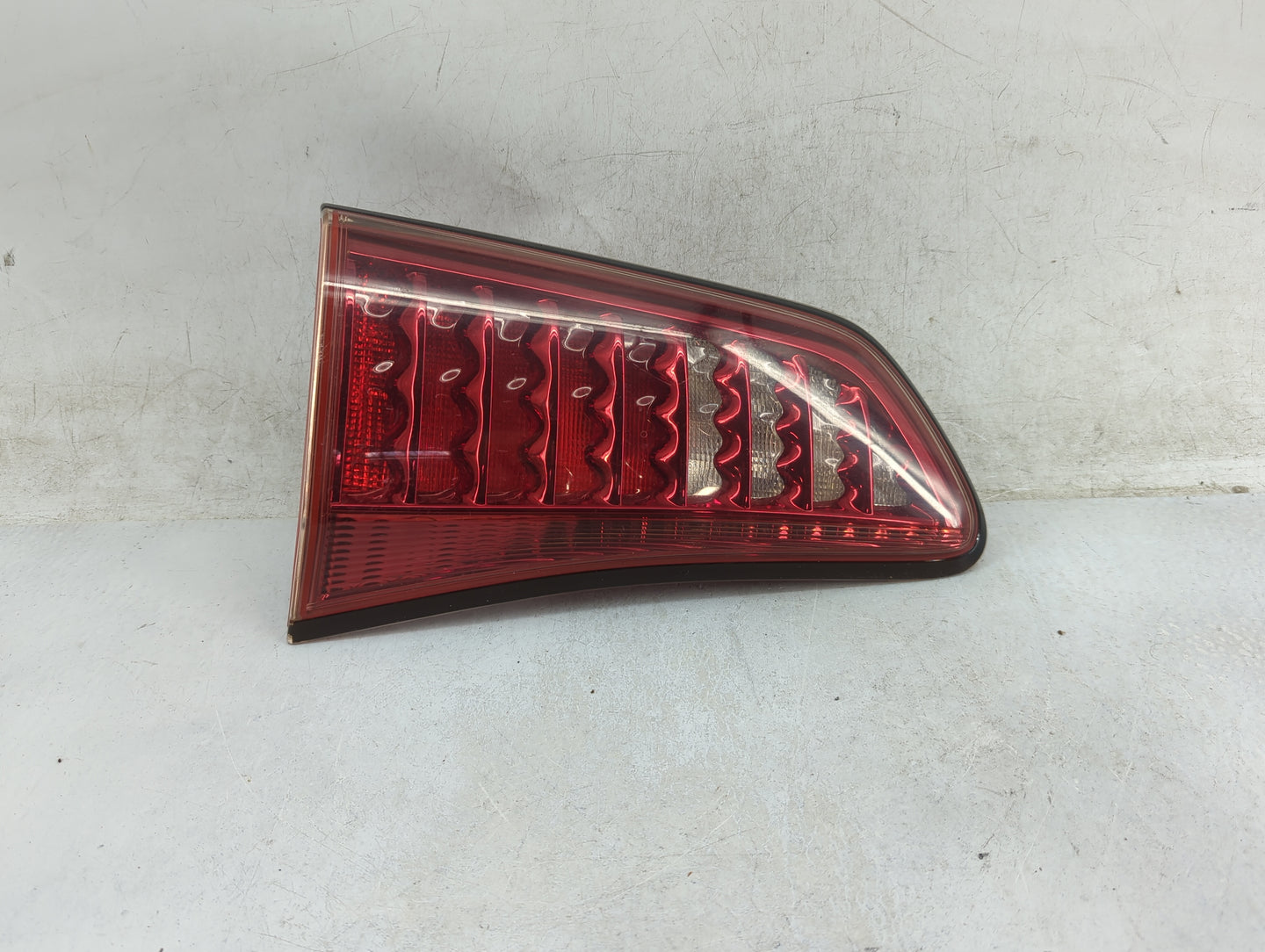 2011-2013 Infiniti Qx56 Driver Left Side Deck Lid Mounted Tail Light - Oemusedautoparts1.com