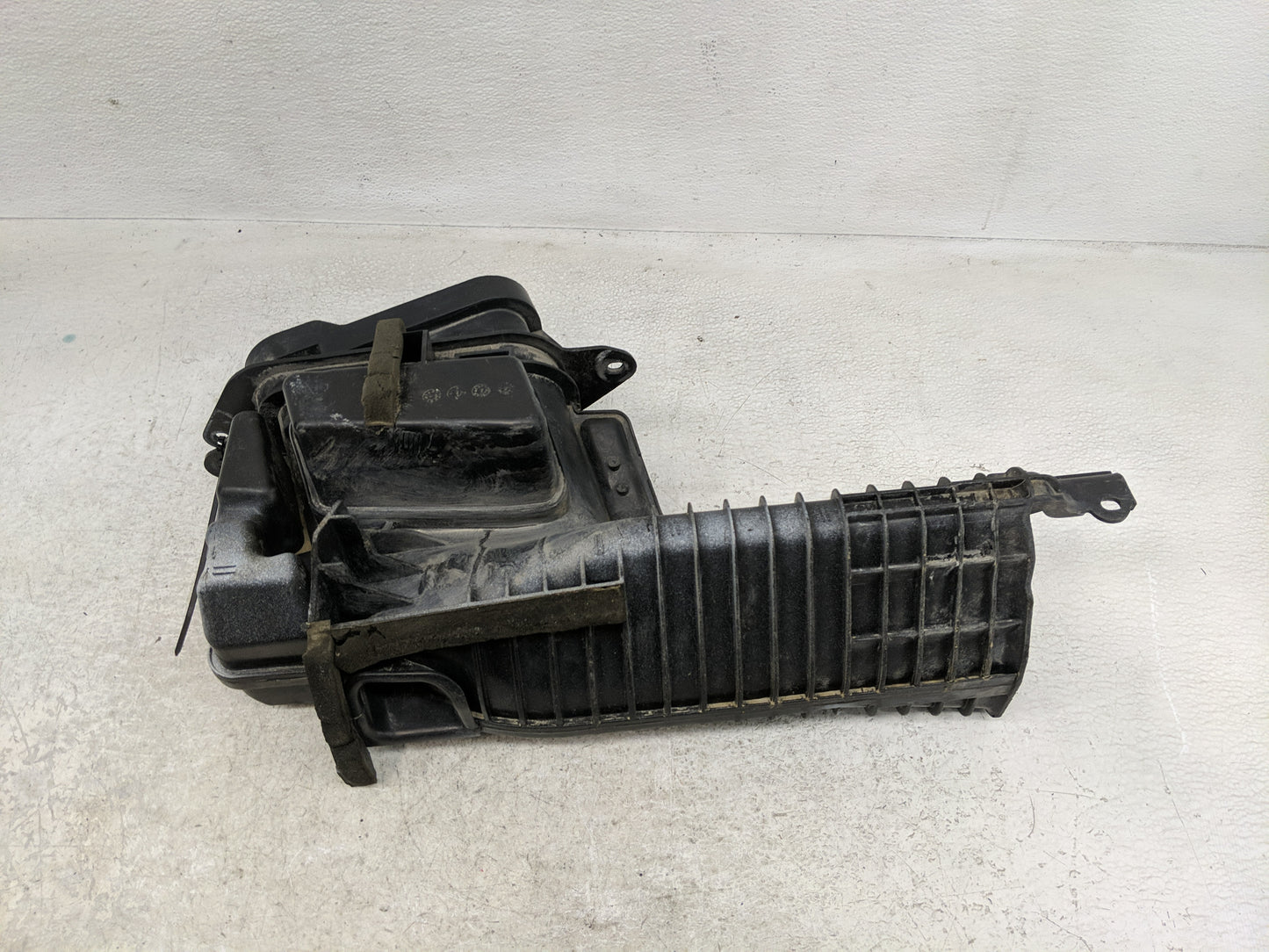 2011-2012 Infiniti Qx56 Air Cleaner Intake-duct Hose Tube - Oemusedautoparts1.com