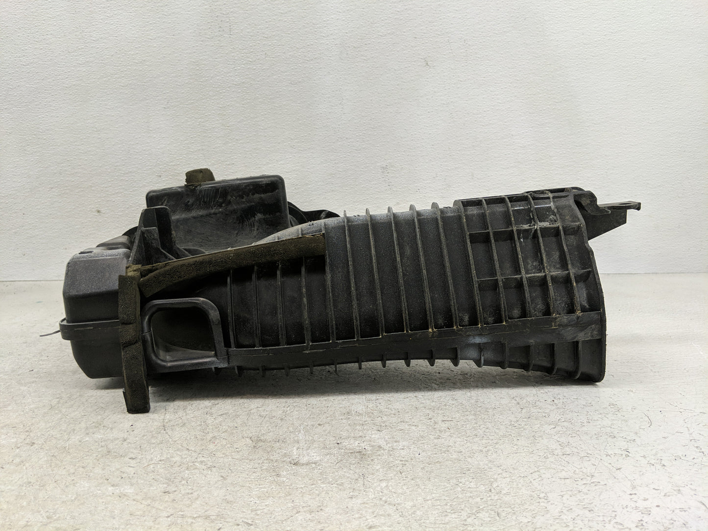 2011-2012 Infiniti Qx56 Air Cleaner Intake-duct Hose Tube - Oemusedautoparts1.com