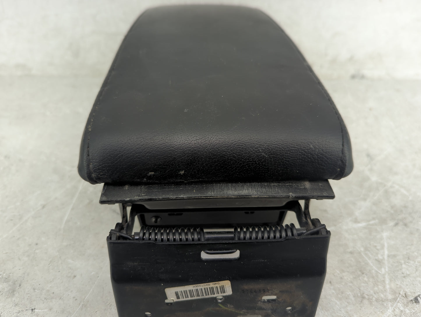 2011 Infiniti Qx56 Center Console Armrest Cover Lid Fits OEM Used Auto Parts - Oemusedautoparts1.com