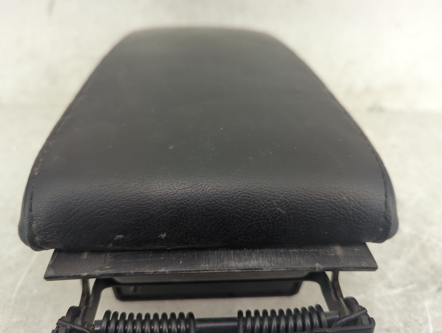 2011 Infiniti Qx56 Center Console Armrest Cover Lid Fits OEM Used Auto Parts - Oemusedautoparts1.com