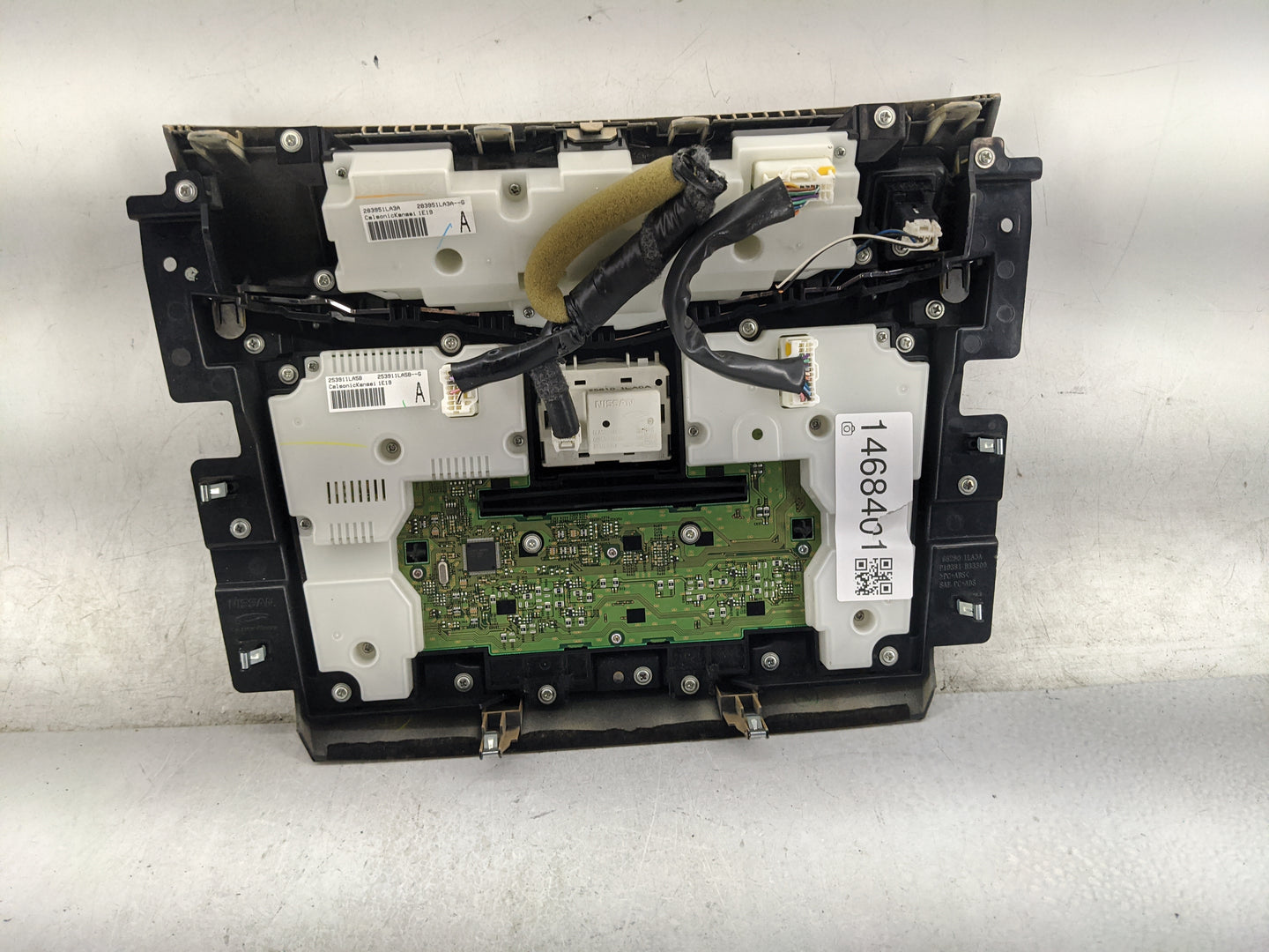 2011-2013 Infiniti Qx56 Radio Control Panel 1468401 - Oemusedautoparts1.com