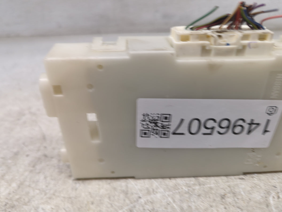 2011 Infiniti Qx56 Radio AM FM Cd Player Receiver Replacement P/N:27760 1ZS2A 27760 1ZS2A-C Fits OEM Used Auto Parts - Oemus