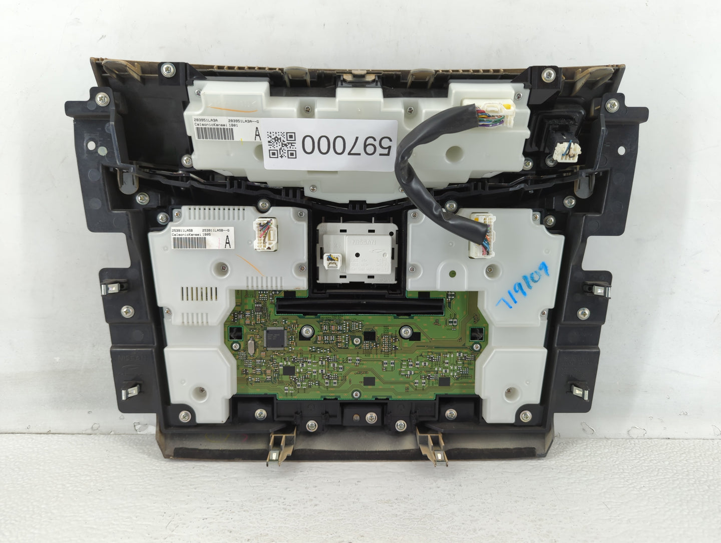 2011-2013 Infiniti Qx56 Am Fm Cd Player Radio Receiver - Oemusedautoparts1.com