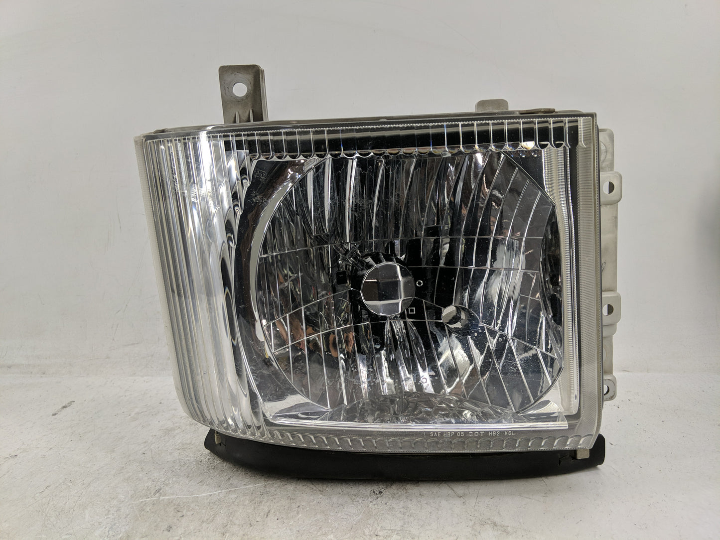 2011 Isuzu Nqr Passenger Right Oem Head Light Headlight Lamp - Oemusedautoparts1.com