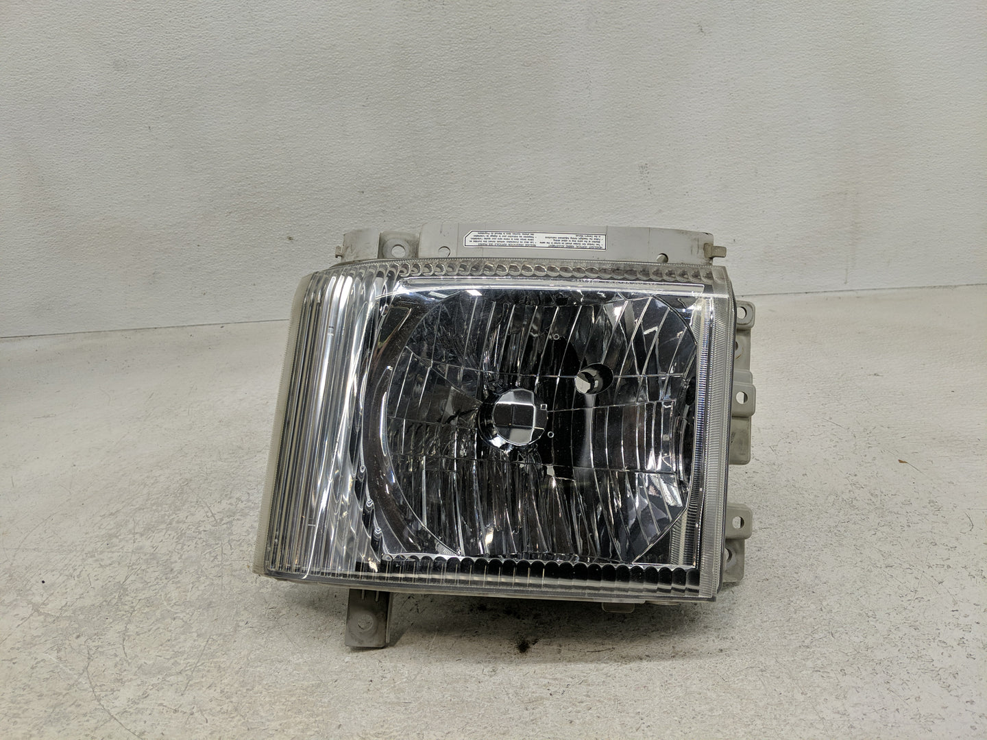 2011 Isuzu Nqr Driver Left Oem Head Light Headlight Lamp - Oemusedautoparts1.com