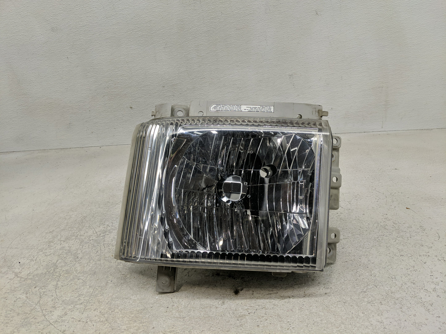 2011 Isuzu Nqr Driver Left Oem Head Light Headlight Lamp - Oemusedautoparts1.com