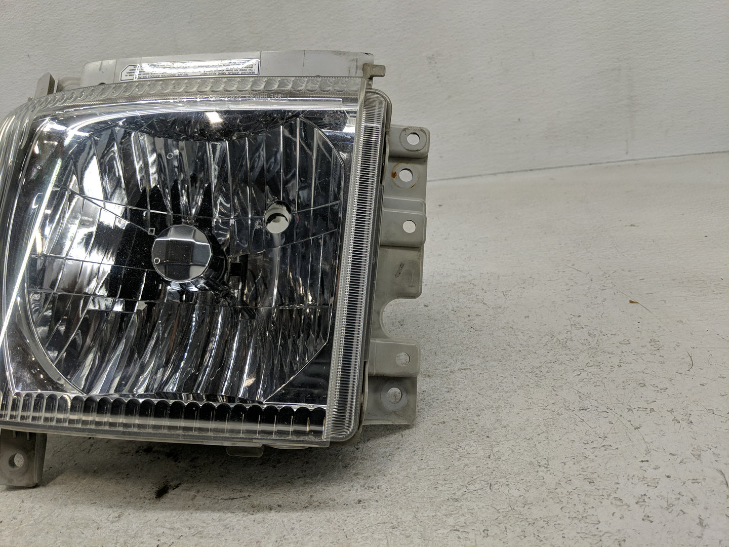 2011 Isuzu Nqr Driver Left Oem Head Light Headlight Lamp - Oemusedautoparts1.com