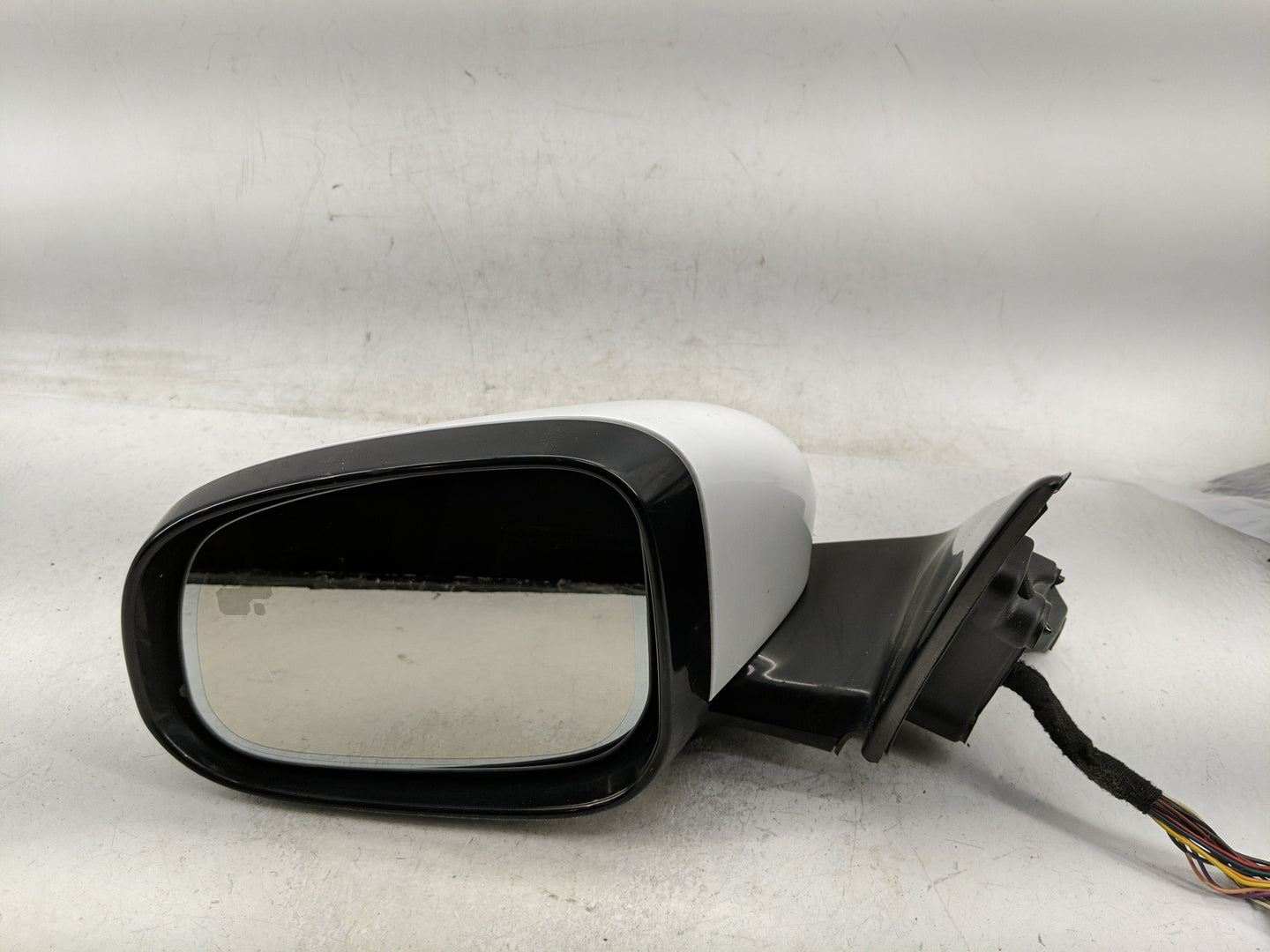 2010-2015 Jaguar Xf Driver Side View Mirror - Left Door Mirror OEM Used - Oemusedautoparts1.com