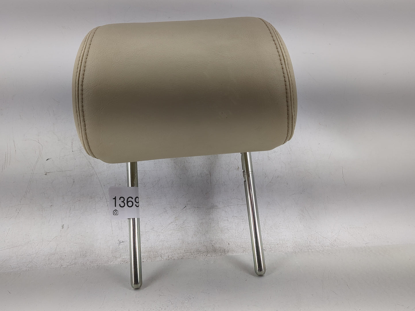 2010-2012 Jaguar Xf Headrest Head Rest Rear Center Seat Fits Fits 2010 2011 2012 OEM Used Auto Parts - Oemusedautoparts1.com