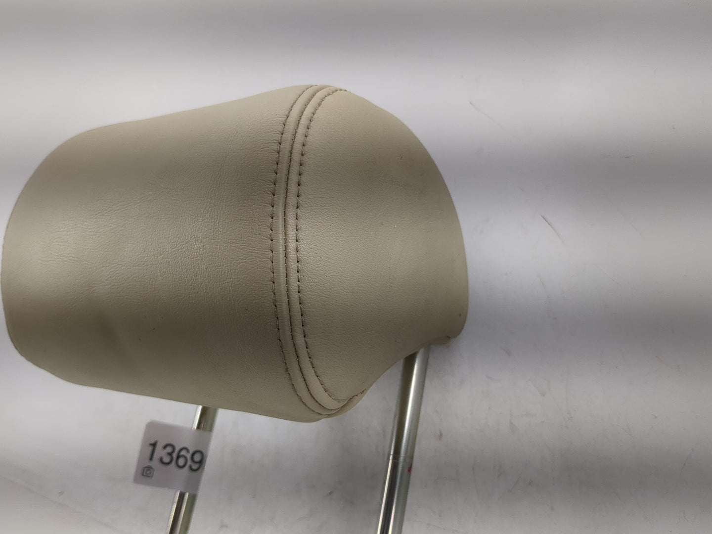2010-2012 Jaguar Xf Headrest Head Rest Rear Center Seat Fits Fits 2010 2011 2012 OEM Used Auto Parts - Oemusedautoparts1.com