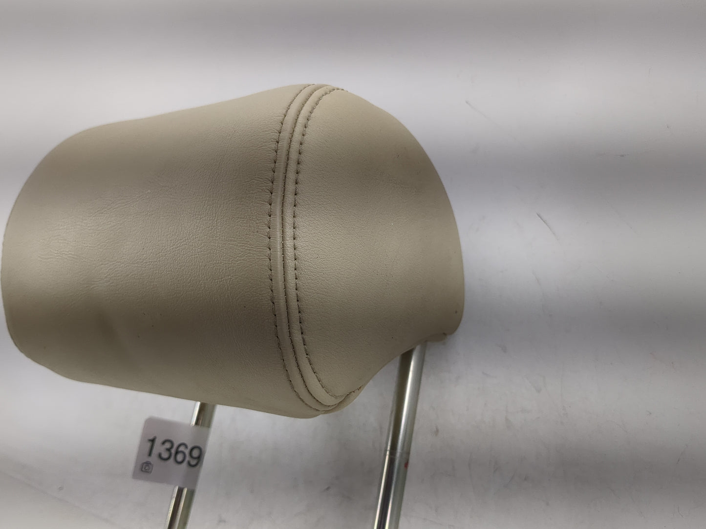 2010-2012 Jaguar Xf Headrest Head Rest Rear Center Seat Fits Fits 2010 2011 2012 OEM Used Auto Parts - Oemusedautoparts1.com