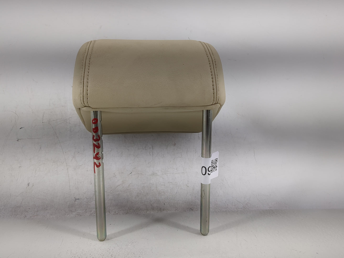 2010-2012 Jaguar Xf Headrest Head Rest Rear Center Seat Fits Fits 2010 2011 2012 OEM Used Auto Parts - Oemusedautoparts1.com