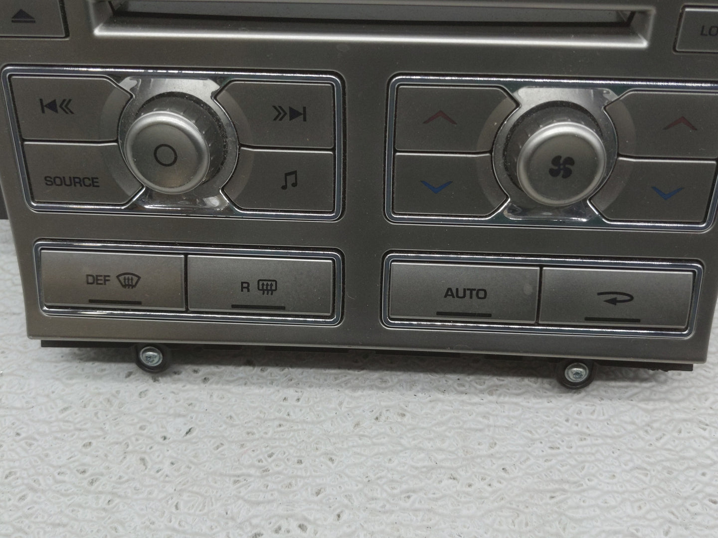 2009-2011 Jaguar Xf Radio AM FM Cd Player Receiver Replacement P/N:8X23-18C858-BG Fits Fits 2009 2010 2011 OEM Used Auto Par