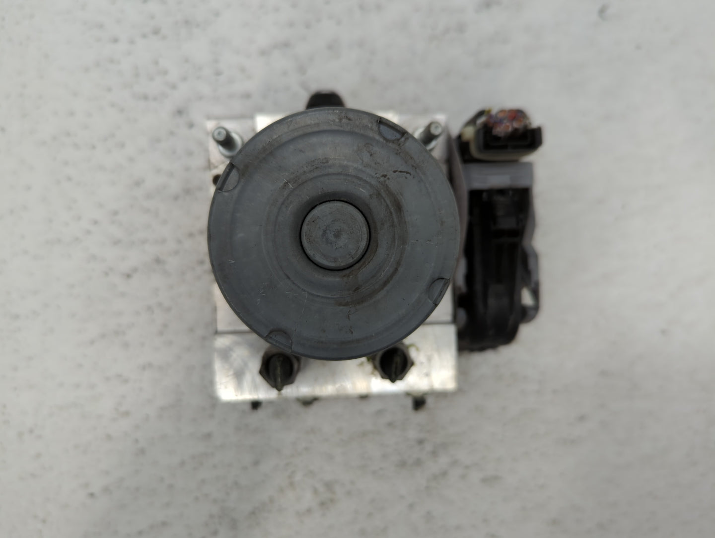 2011 Jaguar Xf ABS Pump Control Module Replacement P/N:AX23-2C405-AB Fits OEM Used Auto Parts - Oemusedautoparts1.com