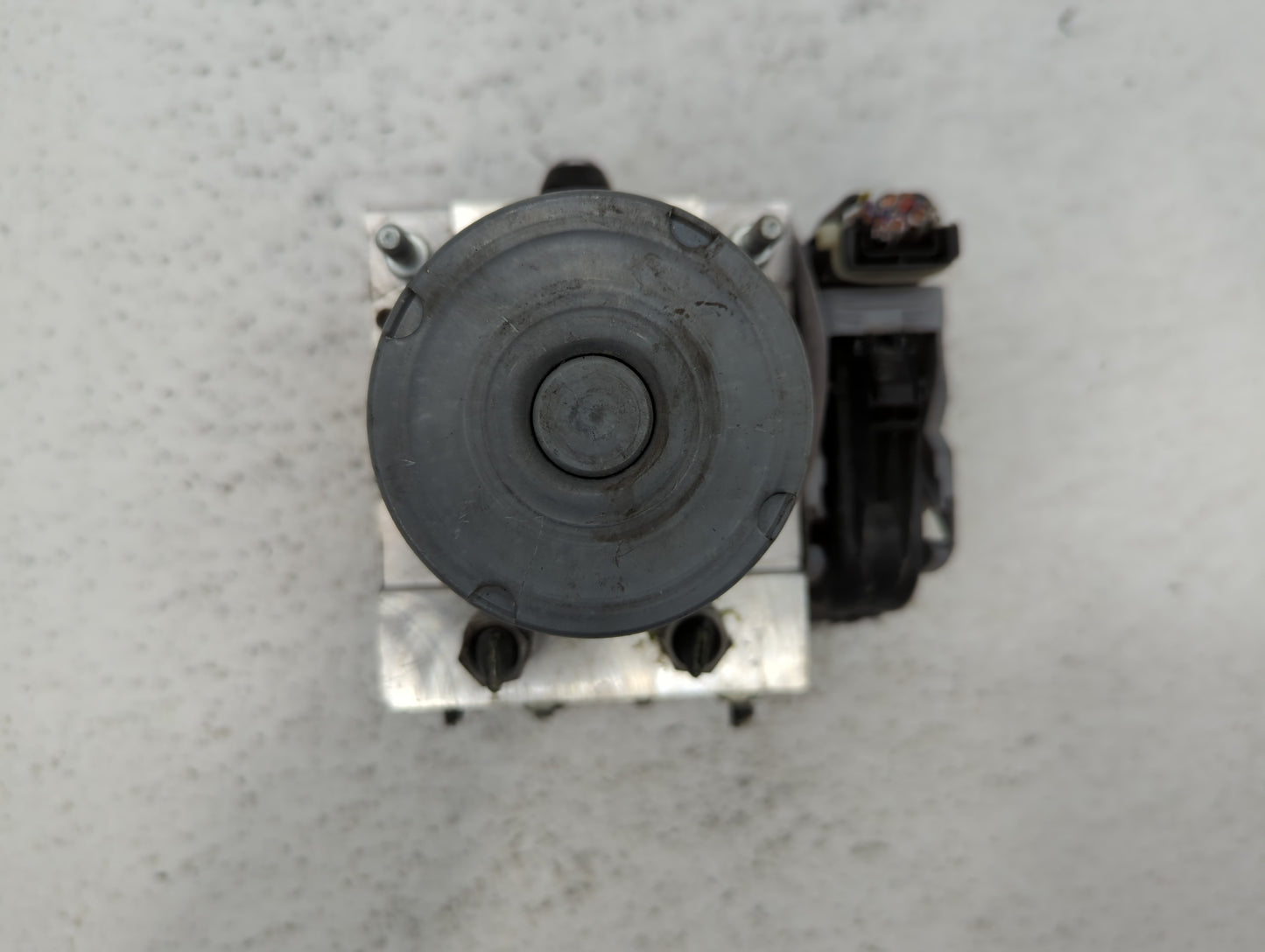 2011 Jaguar Xf ABS Pump Control Module Replacement P/N:AX23-2C405-AB Fits OEM Used Auto Parts - Oemusedautoparts1.com