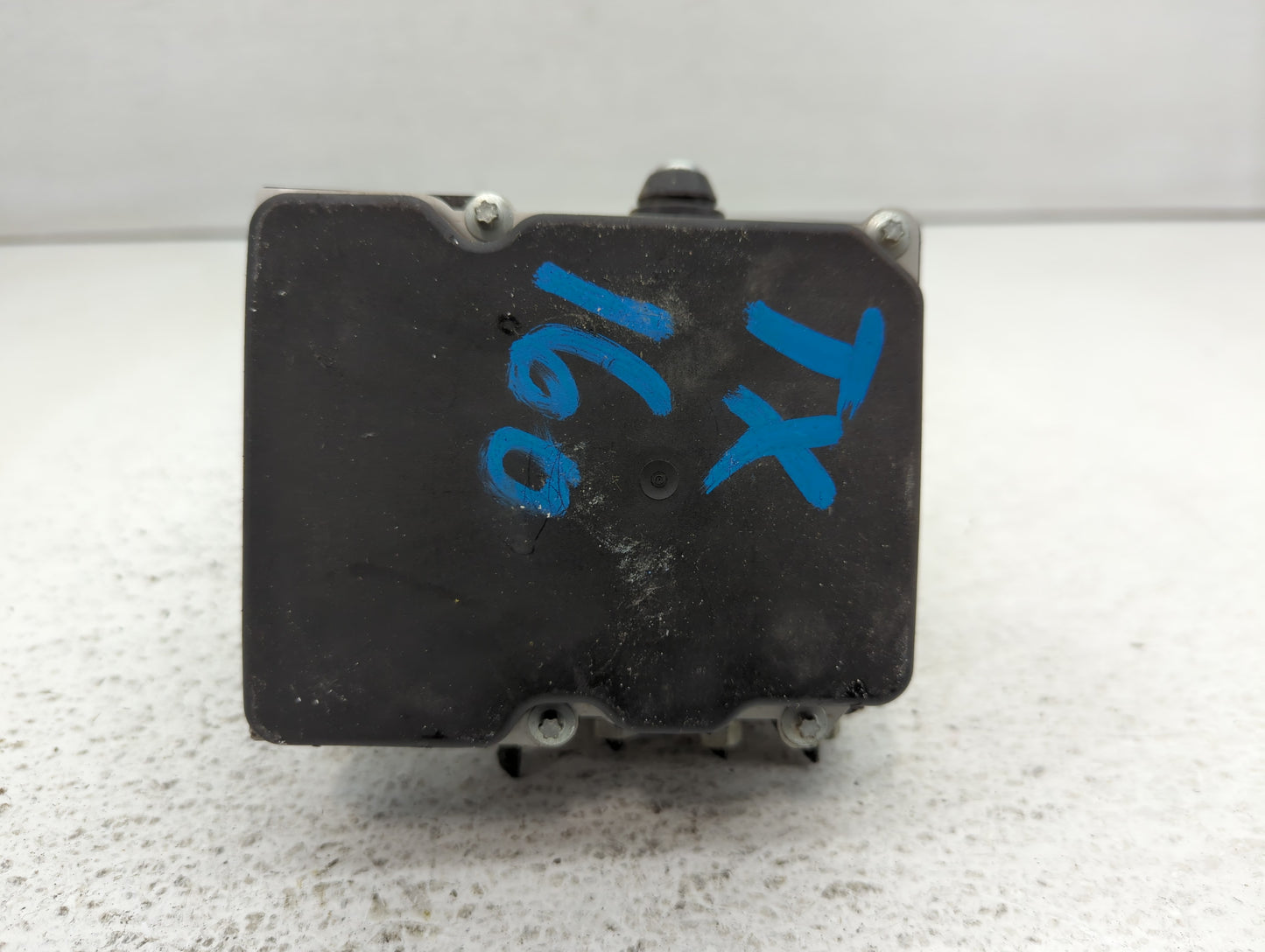 2011 Jaguar Xf ABS Pump Control Module Replacement P/N:AX23-2C405-AB Fits OEM Used Auto Parts - Oemusedautoparts1.com
