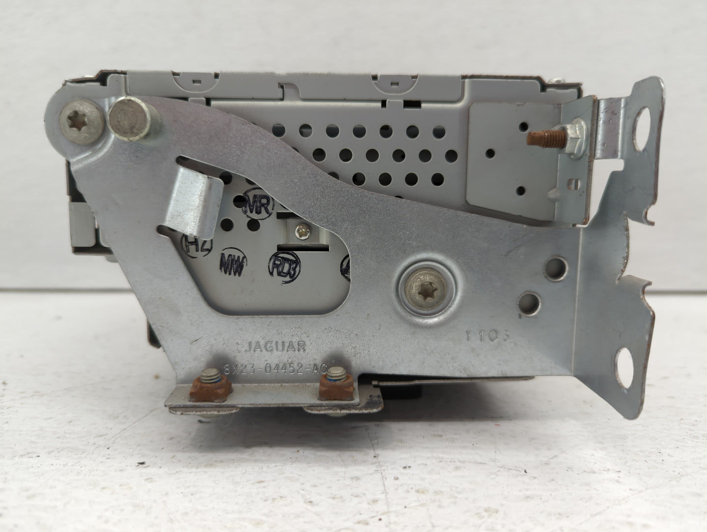 2009-2011 Jaguar Xf Am Fm Cd Player Radio Receiver - Oemusedautoparts1.com