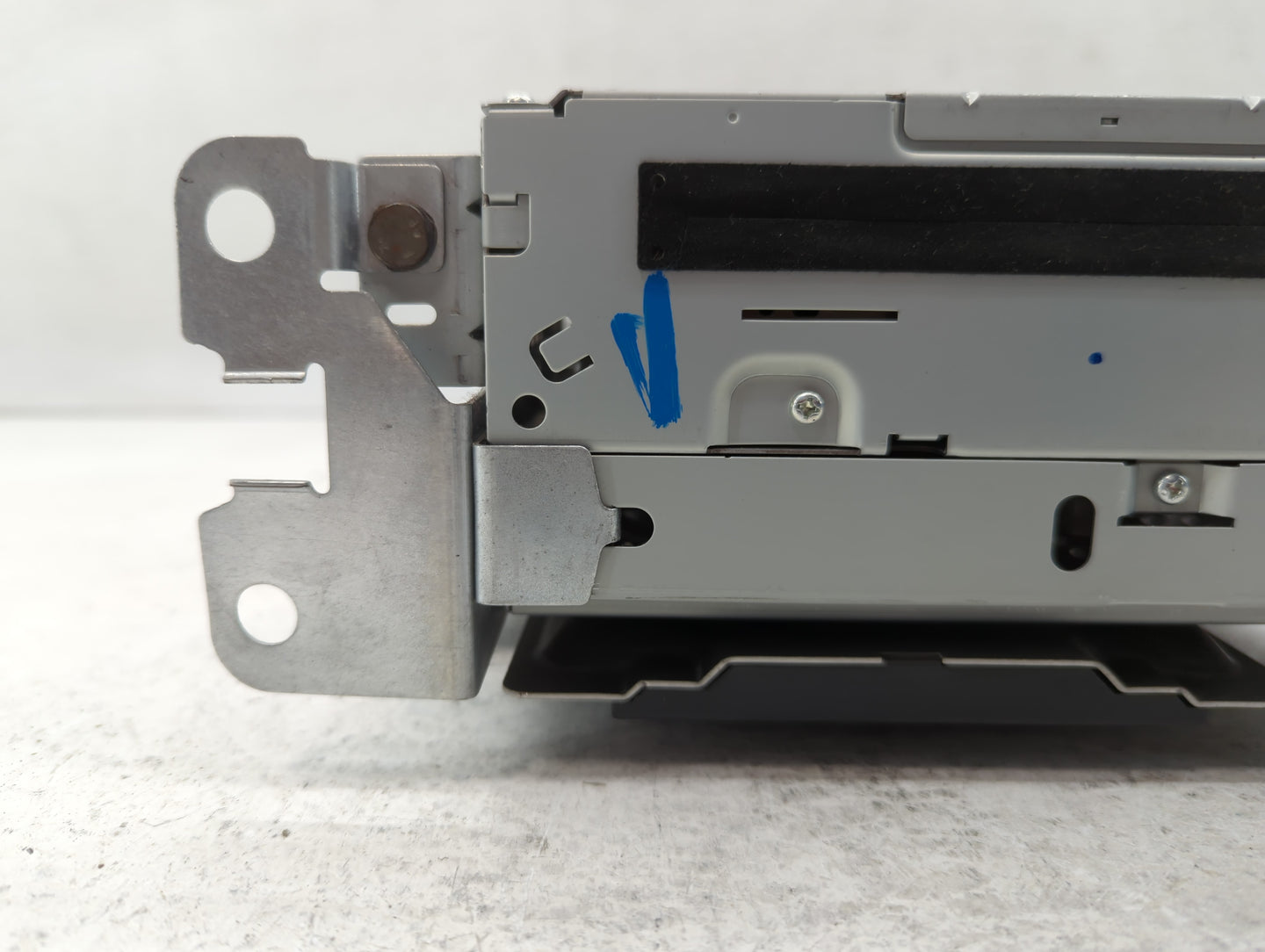 2009-2011 Jaguar Xf Am Fm Cd Player Radio Receiver - Oemusedautoparts1.com