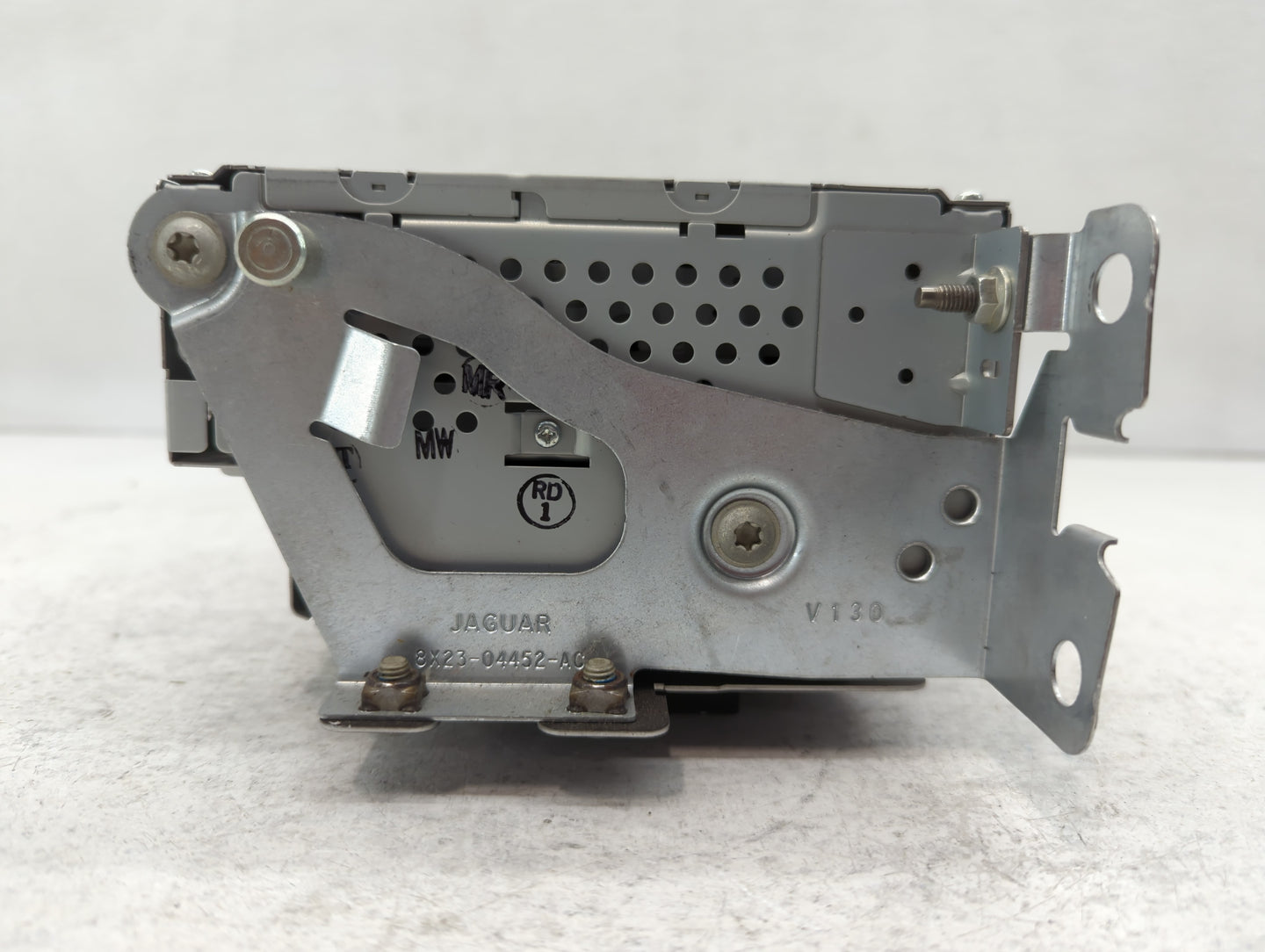 2009-2011 Jaguar Xf Am Fm Cd Player Radio Receiver - Oemusedautoparts1.com