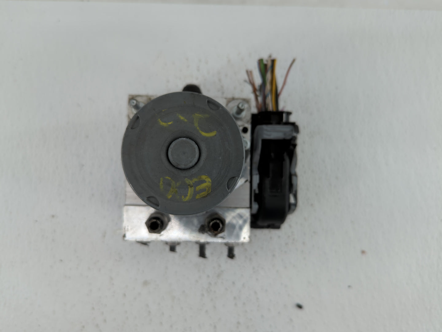 2010-2012 Jaguar Xj ABS Pump Control Module Replacement P/N:AW93-2C405-CF Fits Fits 2010 2011 2012 OEM Used Auto Parts - Oem