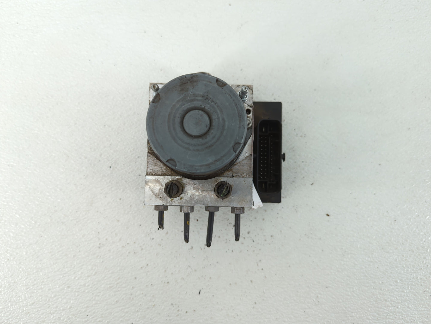 2010-2012 Jaguar Xj ABS Pump Control Module Replacement P/N:AW93-2C405-CF Fits Fits 2010 2011 2012 OEM Used Auto Parts - Oem